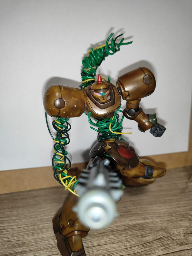 ワイヤーただ巻き付けているだけで、パーツの切断等はしていません…