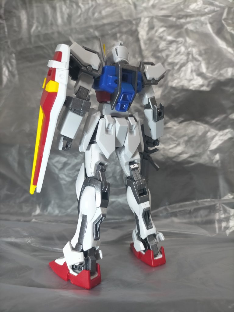 改修を機に、グレーのパーツをタミヤカラースプレーライトガンメタリックで塗装。