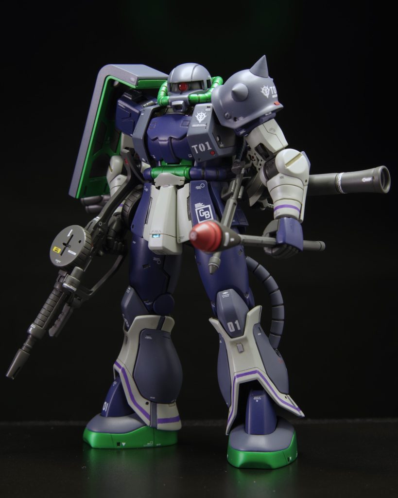 【主な改修】※各部は後述。各パーツ合わせ目消し。製面処理。表面処理(外装のみ)。胸部広げ。腕短縮。プラ板挟みによる股広げ。プラ板複数重ねによる踵上げ。MG ver1.0とGFFメタルのザクⅡを参考にスジ彫り追加。プラ板ディテール、マイナスモールド、丸モールド追加。デカール貼り。