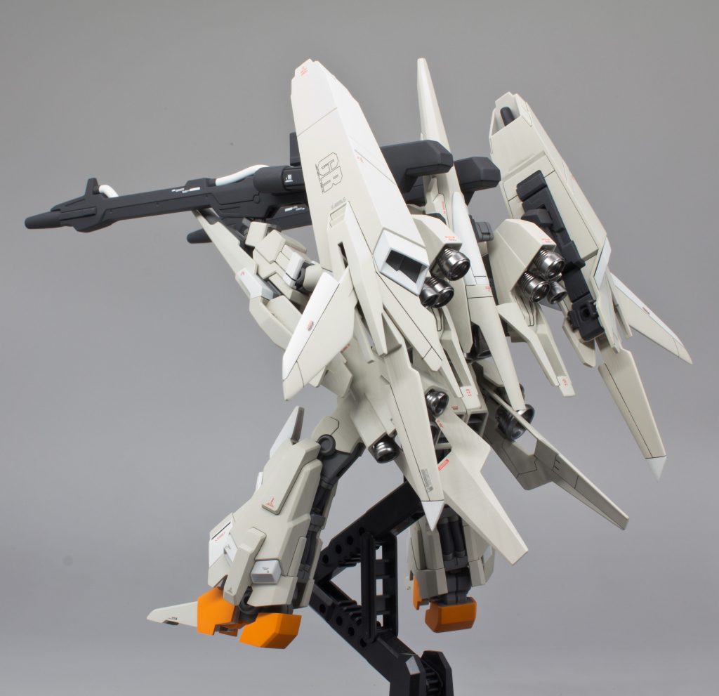 完成して思ったんですが、これこそWRモードで作るべきだったと後悔しました。全てのバーニアが同じ方向向いたその様は正に圧巻の存在感だったはず😆でもこれをもう一機作る気力はもうないです（笑）