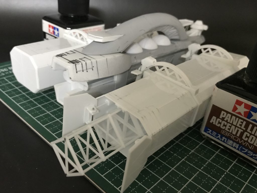 急遽、右側のみハッチ開閉機構を施し