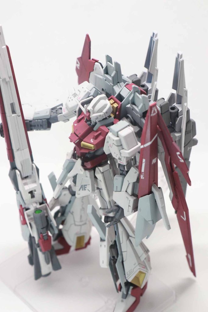 この持たせ方をさせたかったのでロングレンジフィンファンネルはネオジム磁石で固定してます。