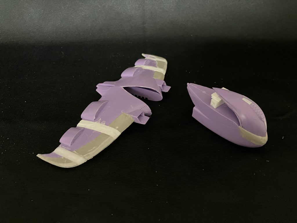 胴体と主翼位置の調整の為、一旦、分割します。