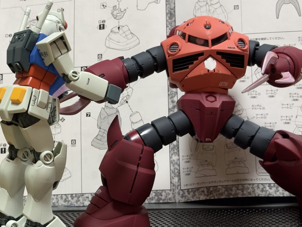 シャアズゴックと言えば！ジムはないのでガンダムで代用しました。