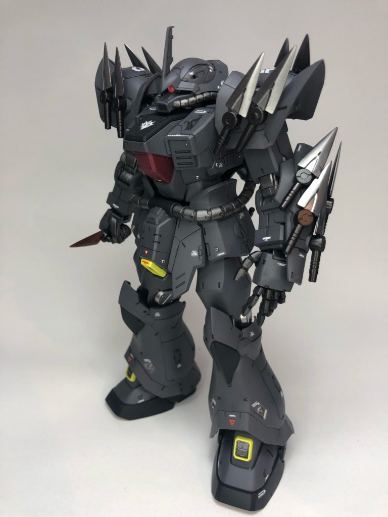 差し色は蛍光っぽい黄色(サンボルジムのイメージ)にしたのですが、兵器感を出すには少し主張強かったかな。