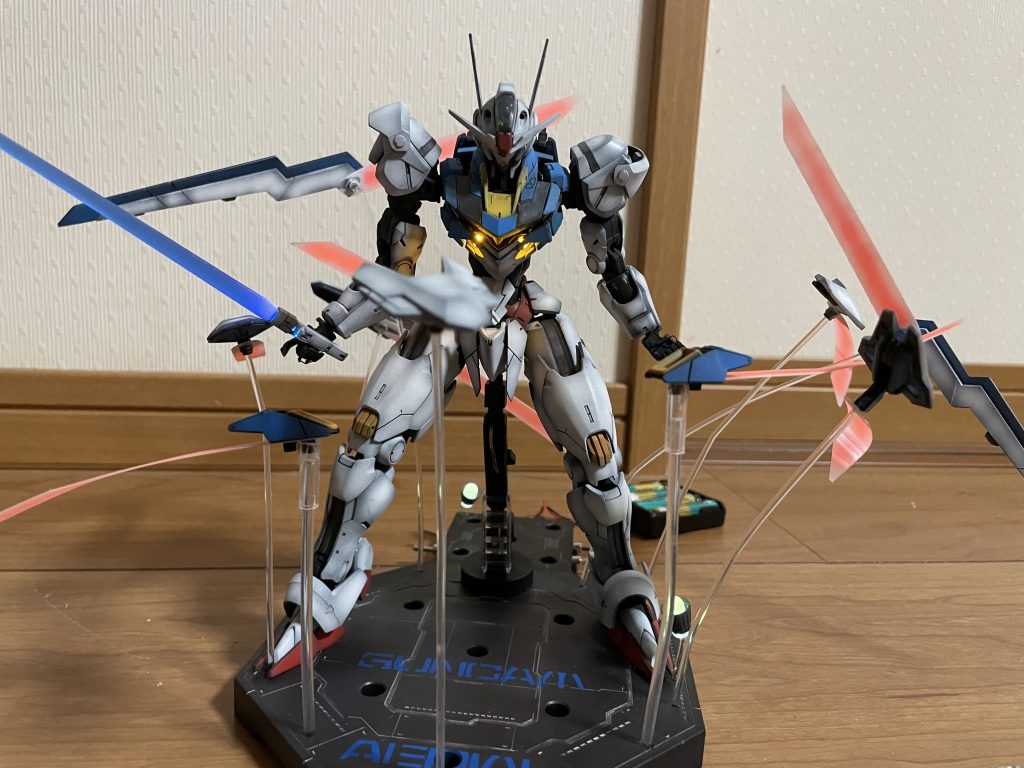 主電源とUVオン眼と胸、UVライトが光ります 