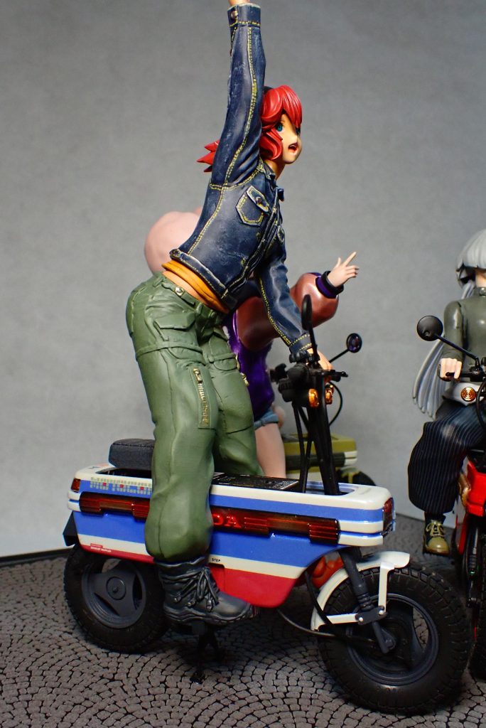 靴はアシックスのゲルイエティっぽく造形しております。