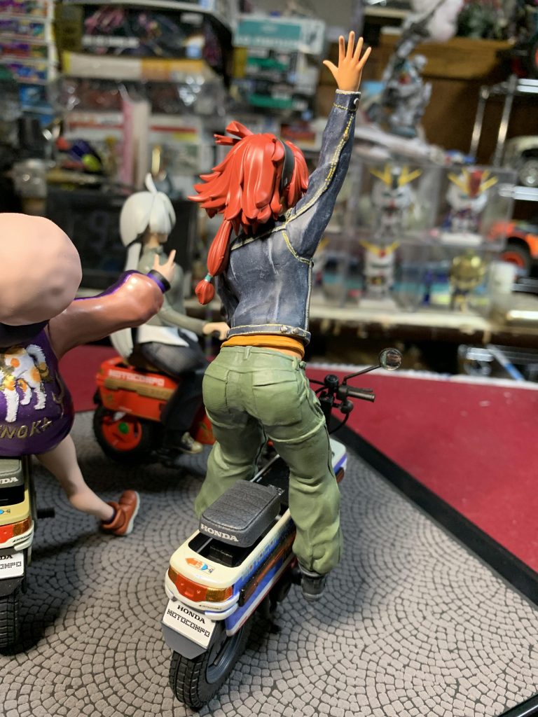 服のシワ感表現は難しいですね〜。