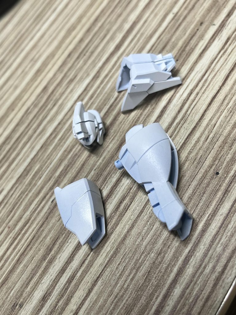 青サフからのセミグロスホワイト5回塗りでいい感じに