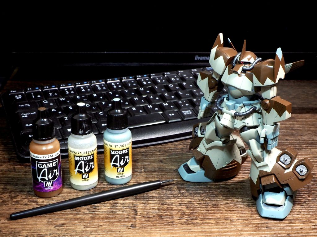 塗料はサフ、本塗り、スミ入れ、オーバーコートまで全てファレホを使っています。