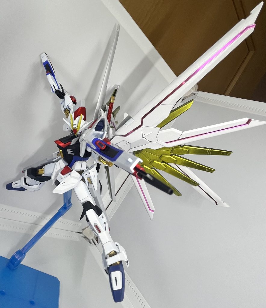 劇中では使用してない(出来なかった)ビームライフル構え