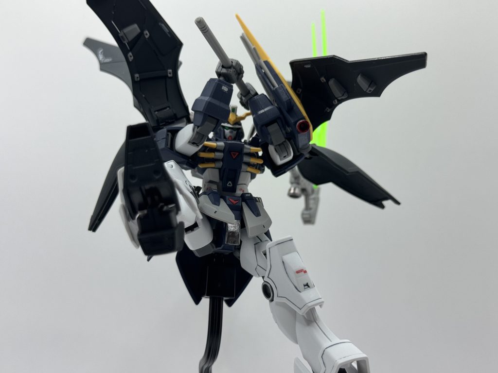 腕周りが良く動くのでいっぱい動かして遊べました。完成直後なので塗装がたくさん剥げました。我ながら学習しないのです。