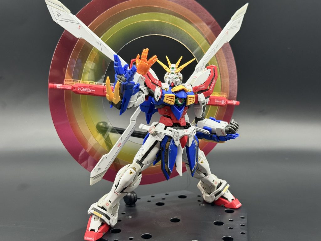 驚いたのはそのサイズの小ささ。モビルファイターって小さいガンダムなんですね。。パーツめちゃくちゃ小さいから途中何回もポロリしました。