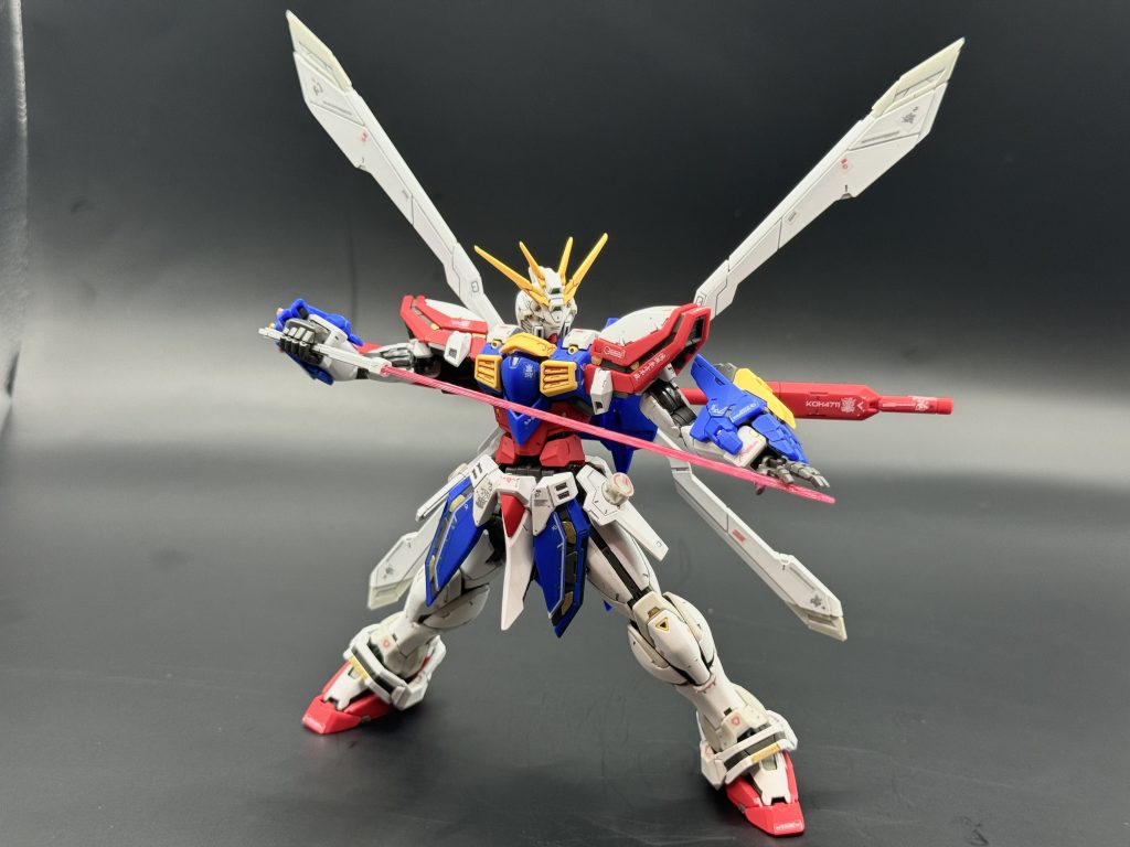 可動域が凄すぎて、人間のそれです。楽しすぎて遊びまくってたら塗装剥げまくりました。壊しそうなのでもう大人しめのポーズで飾っときます。