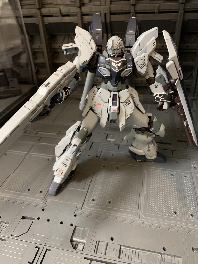 少し構えて。可動域は優秀ですが最近のキットが優秀すぎて上半身は前傾できないのは少し気になりますが、設置性も十分です。股関節は少し開きやすいかもです。