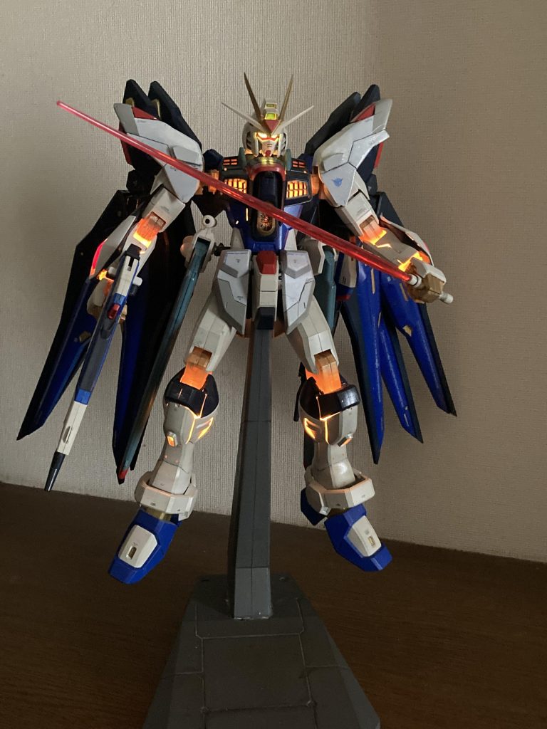 ライトニングエディションなので、一応光ります。