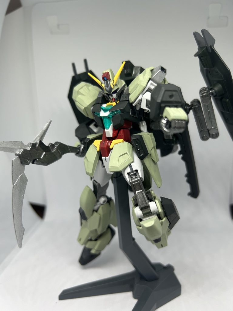 アルムフォイヤーを構えたポーツです。名前がそのまんまでお気に入りの武装ですが、劇中での出番は無いですね