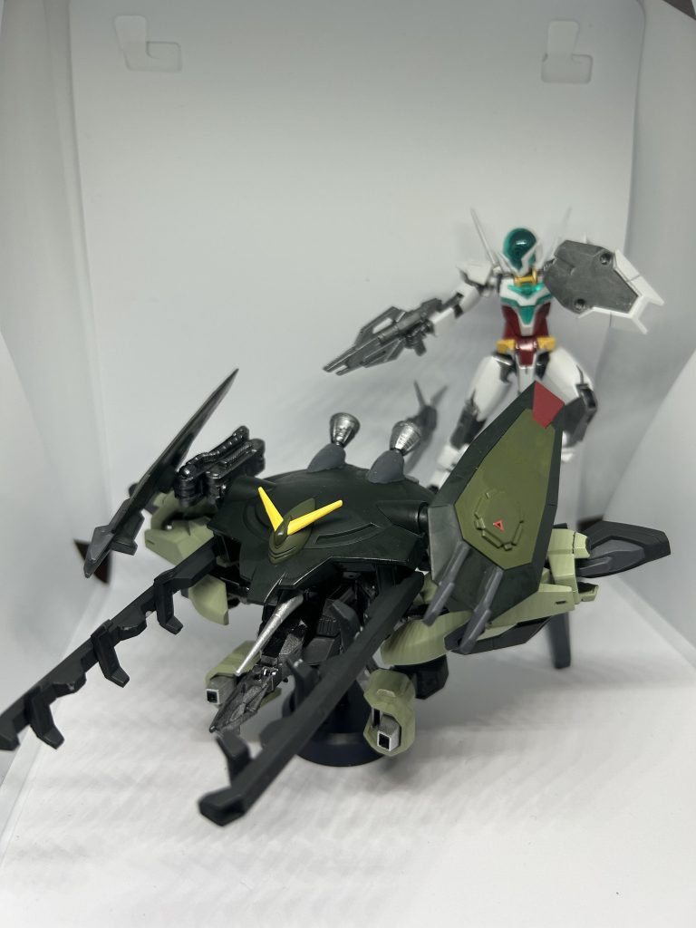 コアガンダムとコアハンガーのツーショットです。今回のコアガンダムはアルスコアガンダムのパーツも使用して少し悪役要素を足しました。