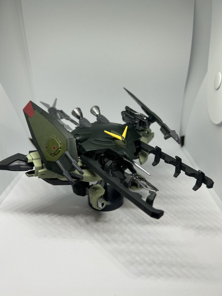 コアハンガー状態で単独の支援機体として動けるイメージで作製しています。