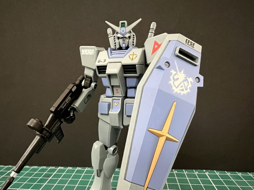 水性ホビーカラーのエアクラフトグレーとすみれ色です。仕上げはつやなしトップコートです。