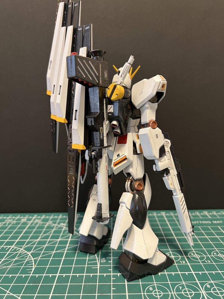 ニューガンダム–5枚目/制作者：コロのすけ