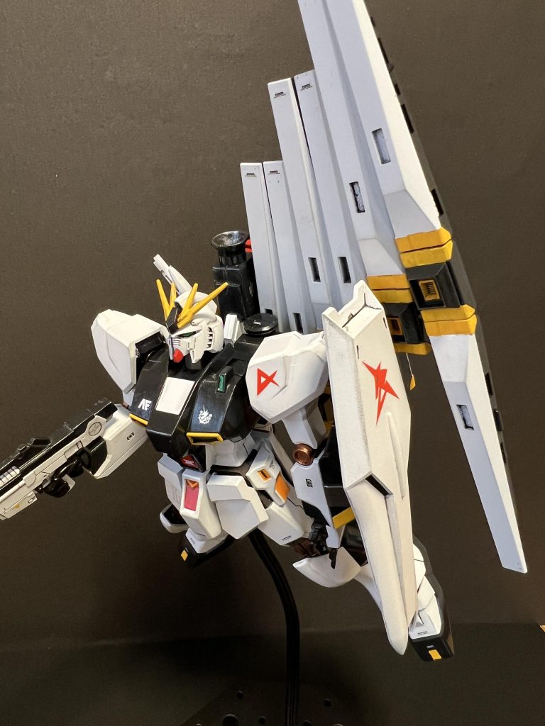 ニューガンダム–2枚目/制作者：コロのすけ