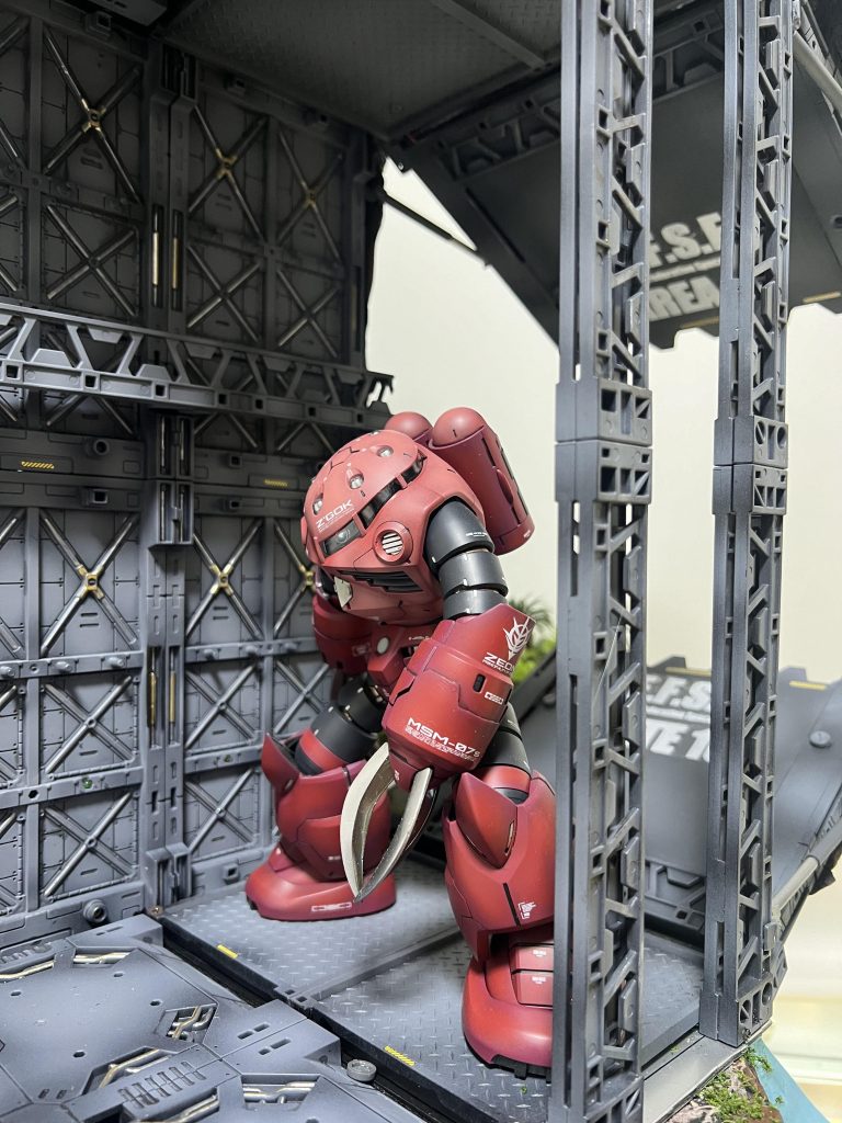 中は百均ディスプレイベースです