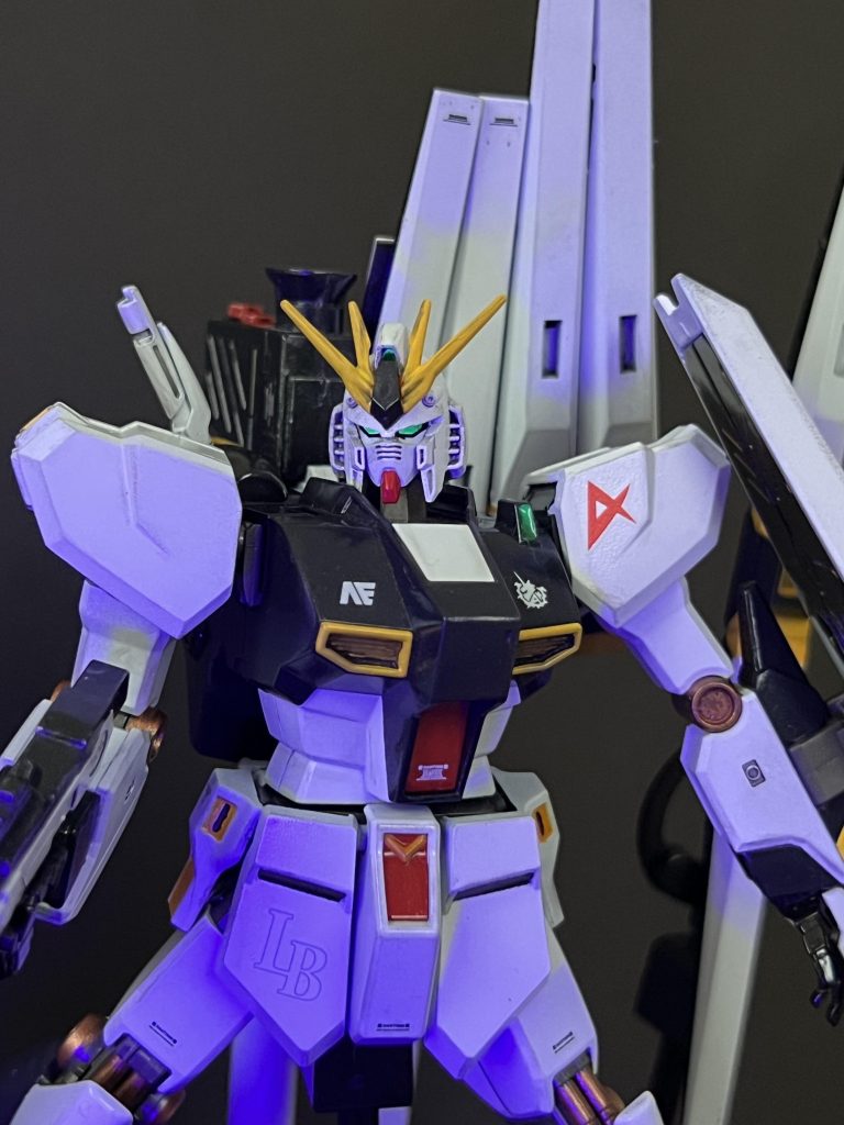 目は蛍光塗料で塗ってます。