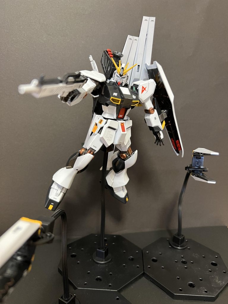 ニューガンダム–6枚目/制作者：コロのすけ