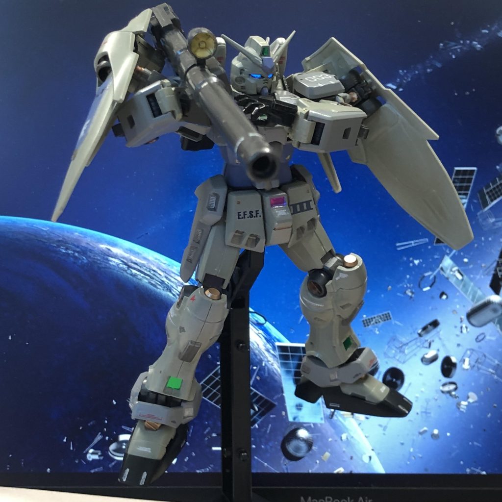 ちょっと無理したら肩に担いだっぽい姿勢が取れたので追加でパシャリ