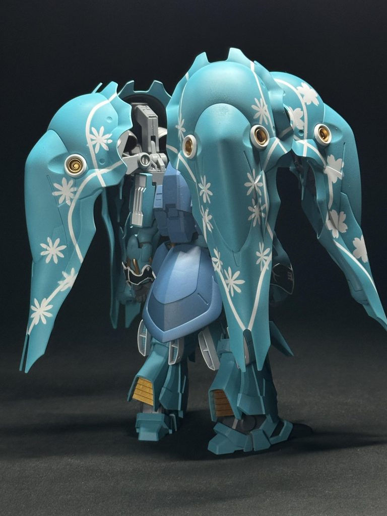 後面花の模様は前と後ろで異なります