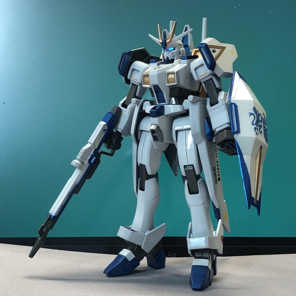 羽の可動範囲を広げたくらいで色変えがメインです。白:シルバー下地に艶ありホワイト青:メタリックブルー金:ゴールド関節とか:赤鉄色部分塗装:ホビーマーカー(シルバーとかガンメタル)眼:シールの上に透明蛍光塗料