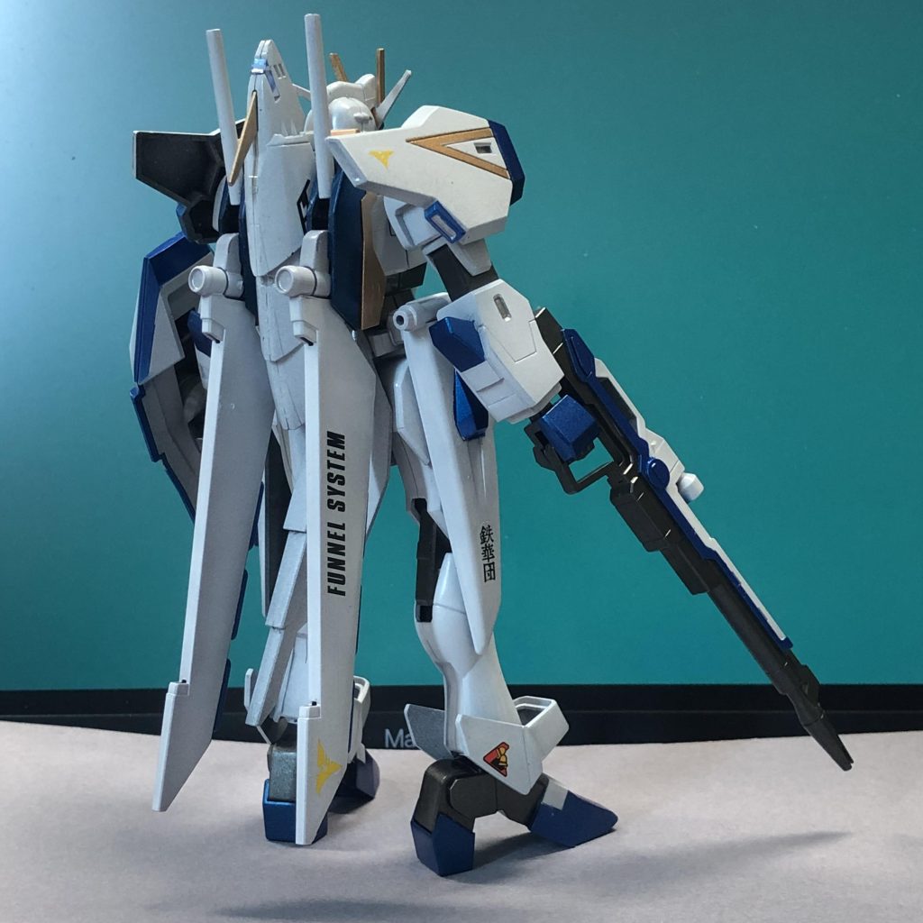 デカールは「ペットロボットをJKがデコった」という設定なので、コーションは0です。横から見た時に見やすいところを重点的に、もう所属とか関係なくデコってます。