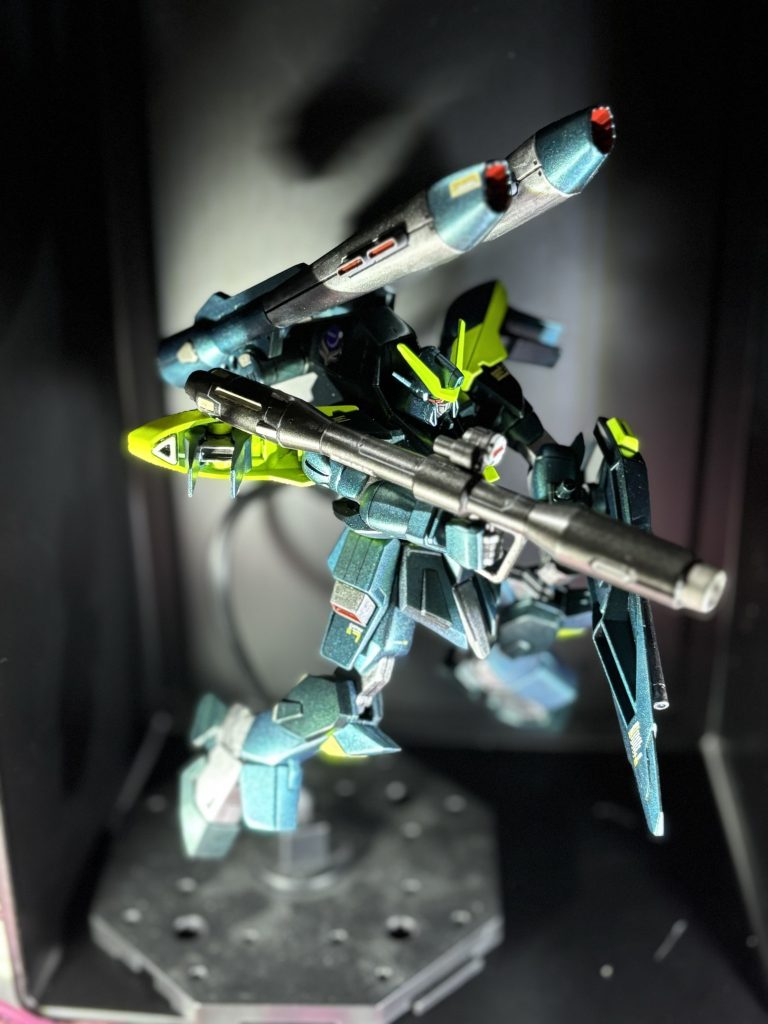 部分塗装しがいがあるキットただバズーカの保持力が微妙でした。