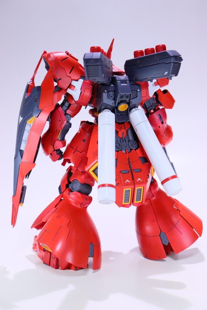 プロペラントタンクはもう少し目立つように白に変更、デカールも貼りましたが欲を言えばRGサザビーのガンダムデカールが欲しかった。。ぐぬぬ。。!_:(´ཀ`」 ∠):_