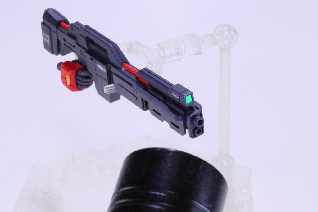 センサーサイトは蛍光色を混ぜた塗料で塗ってますのでブラックライトを当てればほのかに光ります。なお、同じ塗料でモノアイと額のセンサーも塗装。