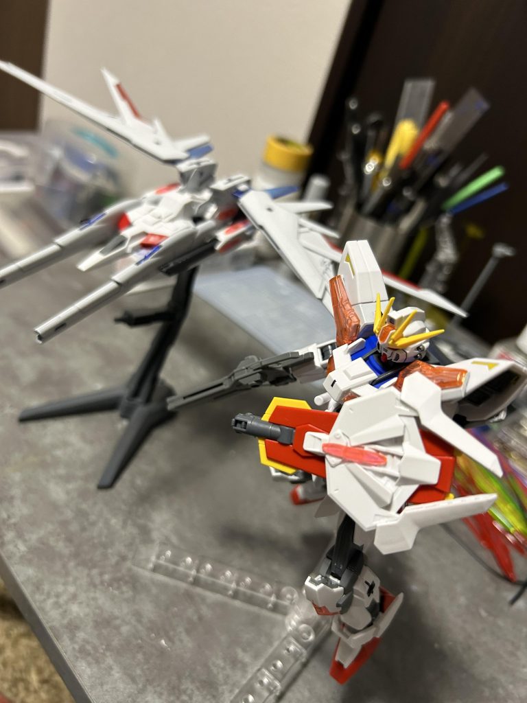 支援機ブースターユニットのユニバースギャラクシーブースターは流石に重いかな？と思ったのですが、関節がHGなので全然大丈夫でした。