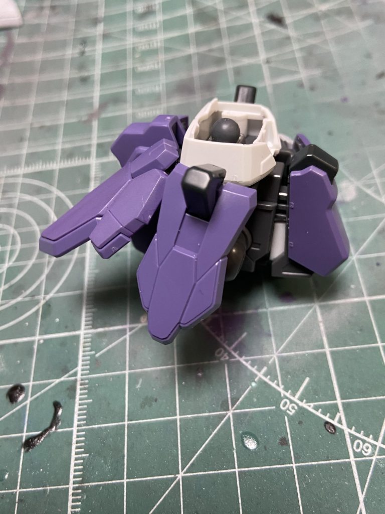 腹部の延長とフンドシを前方に張り出し。