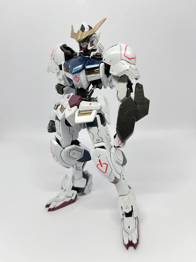 ちょっと渋めの色使いとメタル感を足してみてます。付属シールは極力使わない謎のポリシーで、全部塗装してます。撮影がどうしても明るく出来ない…それも練習かな…