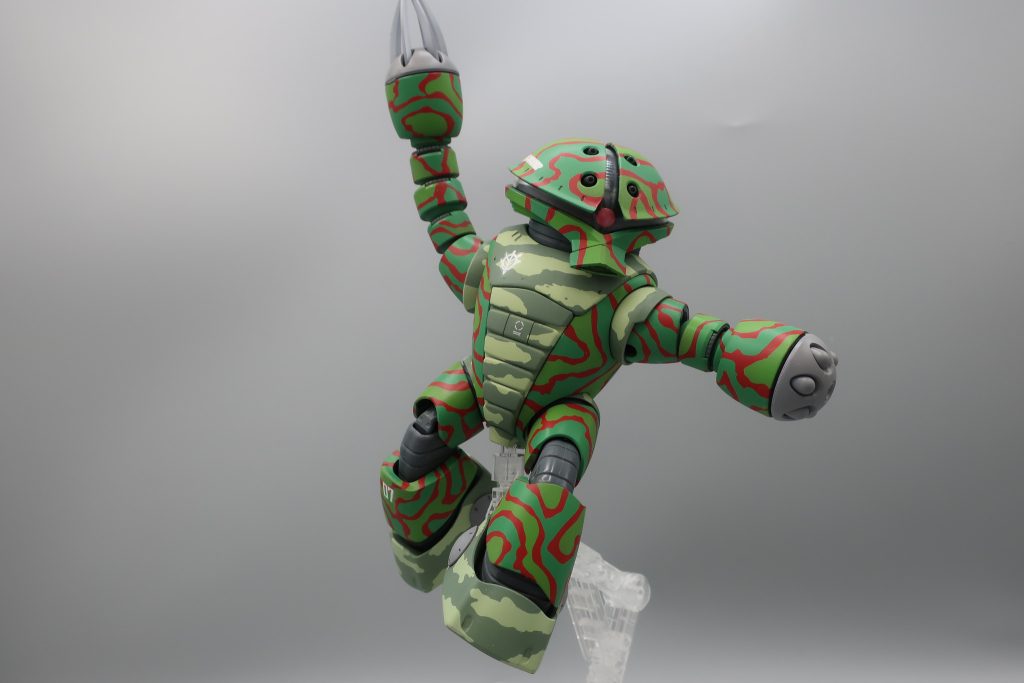 そこで数億年前にふと思いつき銀河系に地球という惑星を創り、そこに山や海を創り川を流し草木を育てました。　