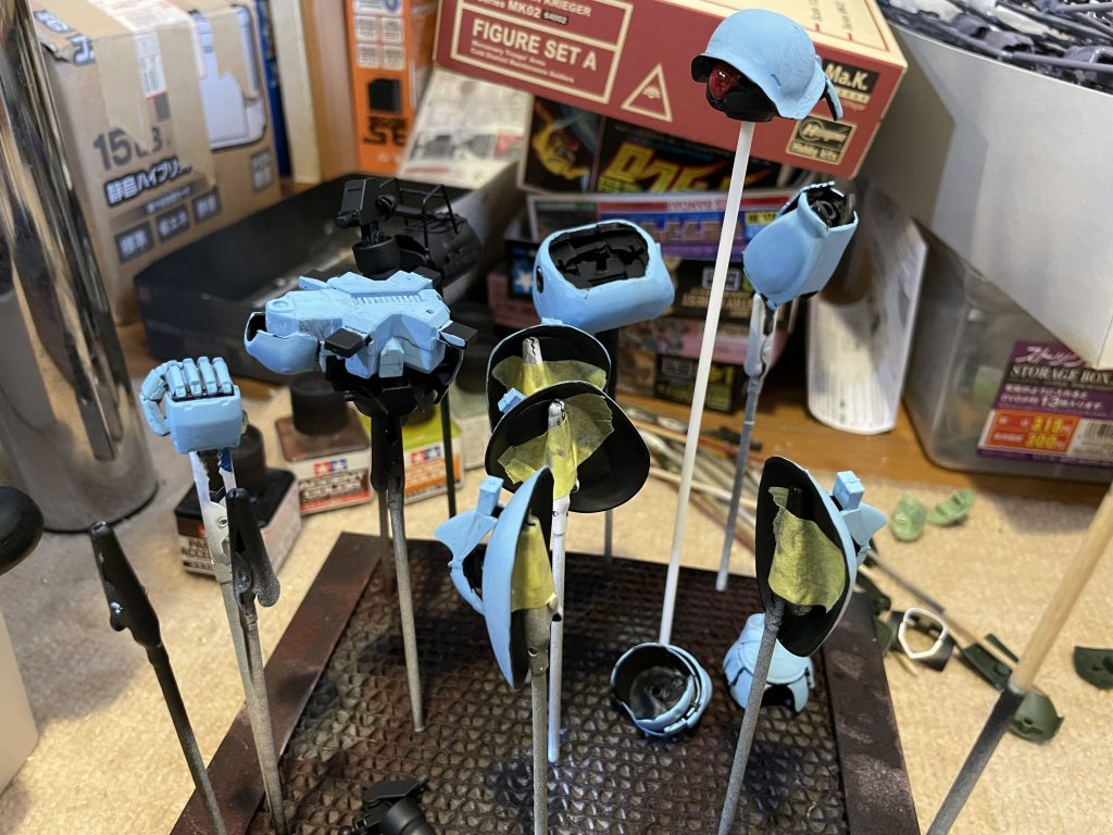 色はゲームそのままのブルーだと流石にオモチャっぽいかなと思って,彩度を落としました.