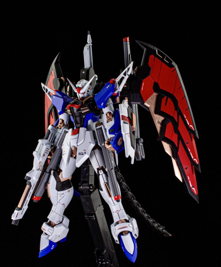 翼を閉じた状態です。開くとマイフリのようにピンクゴールドカラーの羽根が見えます。