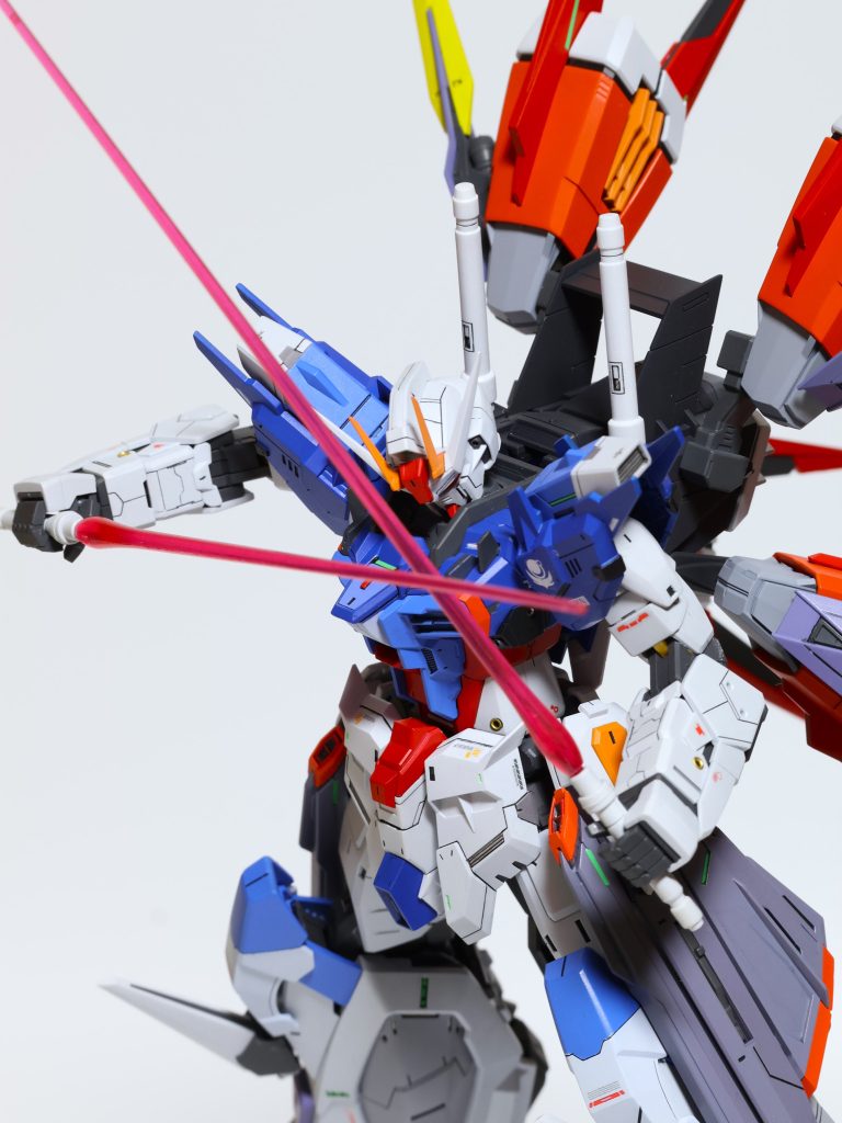 腰と背中のビームサーベル!武装は基本的なもので抑えています