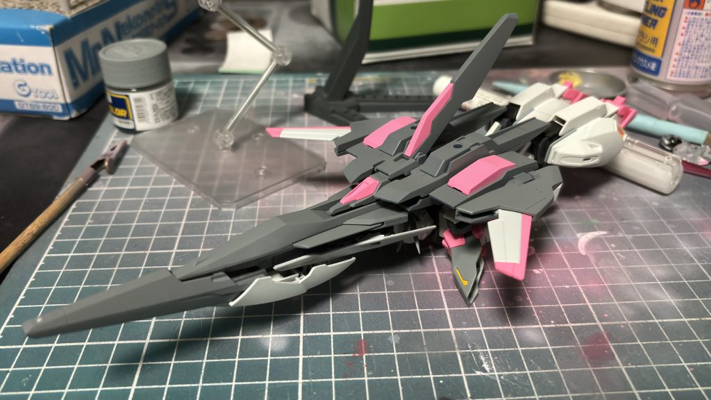 撮影ボックスに収まりきらなかったので...ちなみにこれはデカールを貼る前の写真なのですが、この後塗装が少し剥げていたことに気がつきました