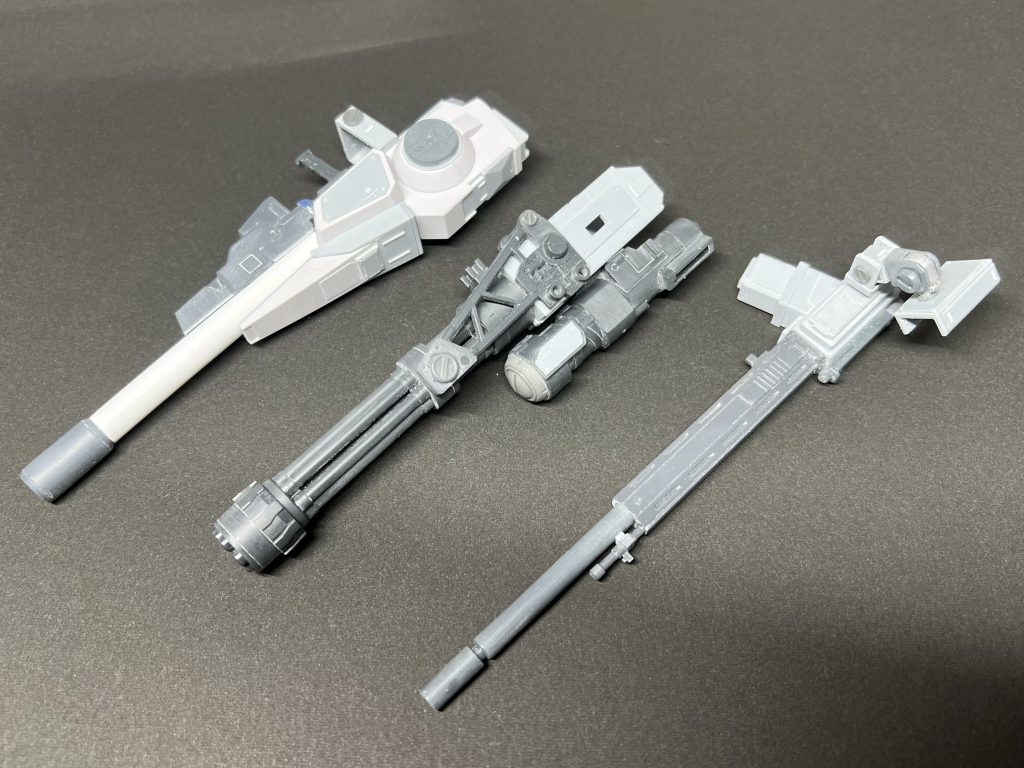 ガトリングガンは元キットのパーツを殆ど流用して腕を突っ込む部分だけ箱組。背部キャノン砲が接続や稼働に悩まされて1番手がかかりました🥺