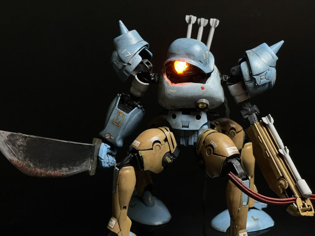 目に電飾もしました.でも中に電池が入らなかったので,実は電池のコードは頭部から外に出してあります.