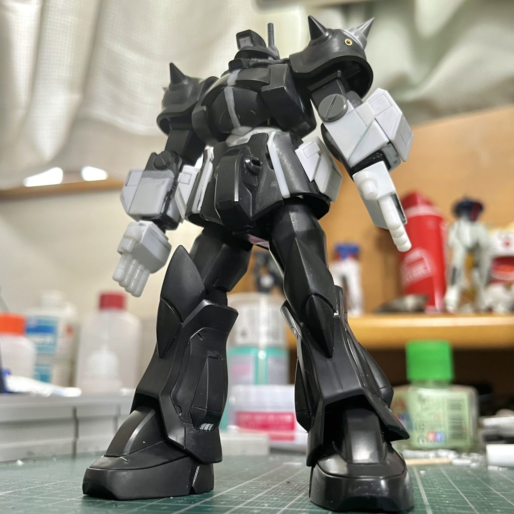 メイキング④胴部と腰部は別パーツにしています。腹部には「HG_1/144_ザウォート」の腹部を加工したものを使用。サイドアーマーは塗装しやすいように別パーツ化させました。