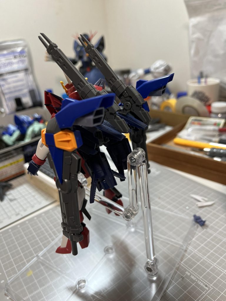 バックパックとバーニアは30mmのパーツを使用。追加武装はシグーディープアームズのメイン武装をパクリ