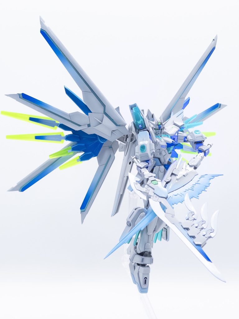 新たに装備したブランシュバスターソードと従来のビームジャベリンの二刀流での近接戦闘を得意とする。