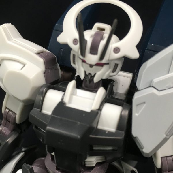 HG 1/144 ガンダムシュバルゼッテとHG 1/144 シナンジュスタインをミキシングしています写真は撮るが下手なのでプロポーションよりもミキシング具合を見るのがオススめ？ですどちらも角張ったデザインなので厨二病機体になりそうですカラーパターンはシュバルゼッテに寄せようと思います完成を楽しみに待って頂けると幸いです（1枚目）